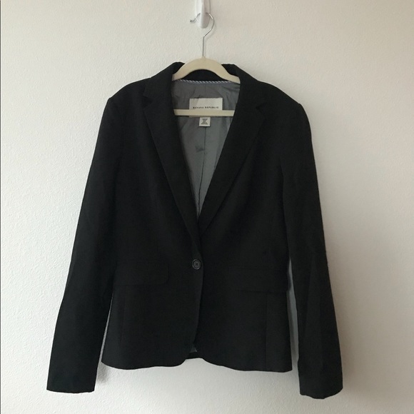 Banana Republic Jackets & Blazers - Banana Republic Classic Black Wool Blazer